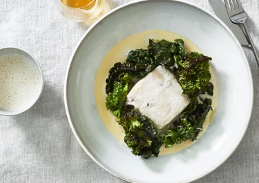 Gräddkokt kummel med stekt bladkål och potatiskräm