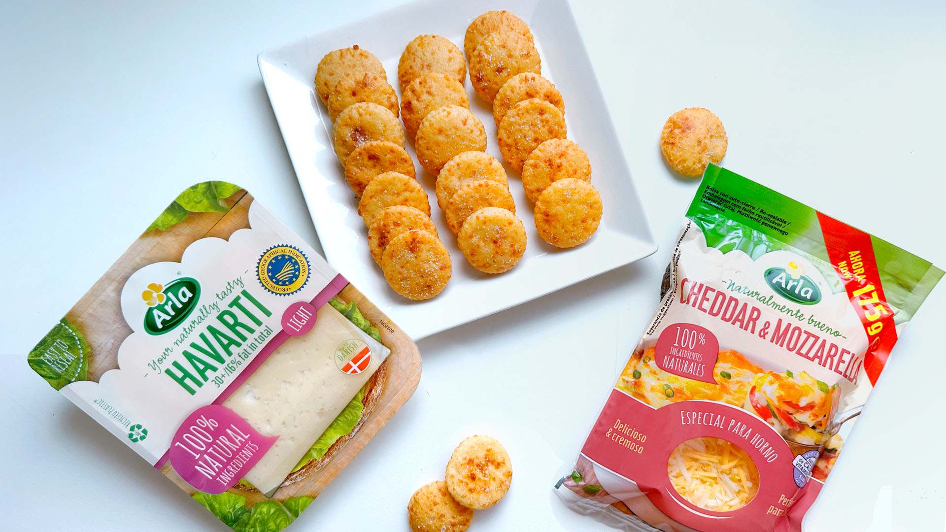 Galletas saldas con Arla rallados Cheddar & Mozzarella y Arla Havarti Light