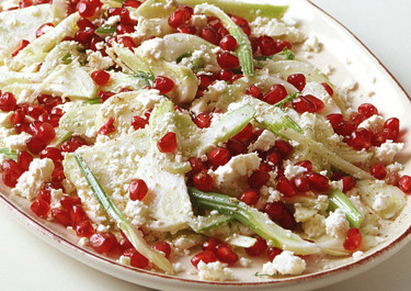 Välimerellinen fenkolisalaatti granaattiomenalla