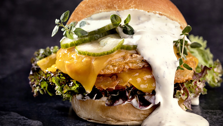 Röstiburgeri rakuunacrèmellä