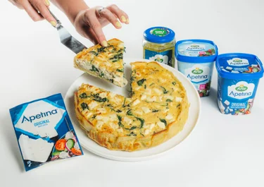 Quiché de espinacas, patata y Arla Apetina