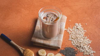 Breakfast protein shake with skyr and chocolate milk