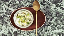 Vegetarisk sill i krämig ört- och citronsås