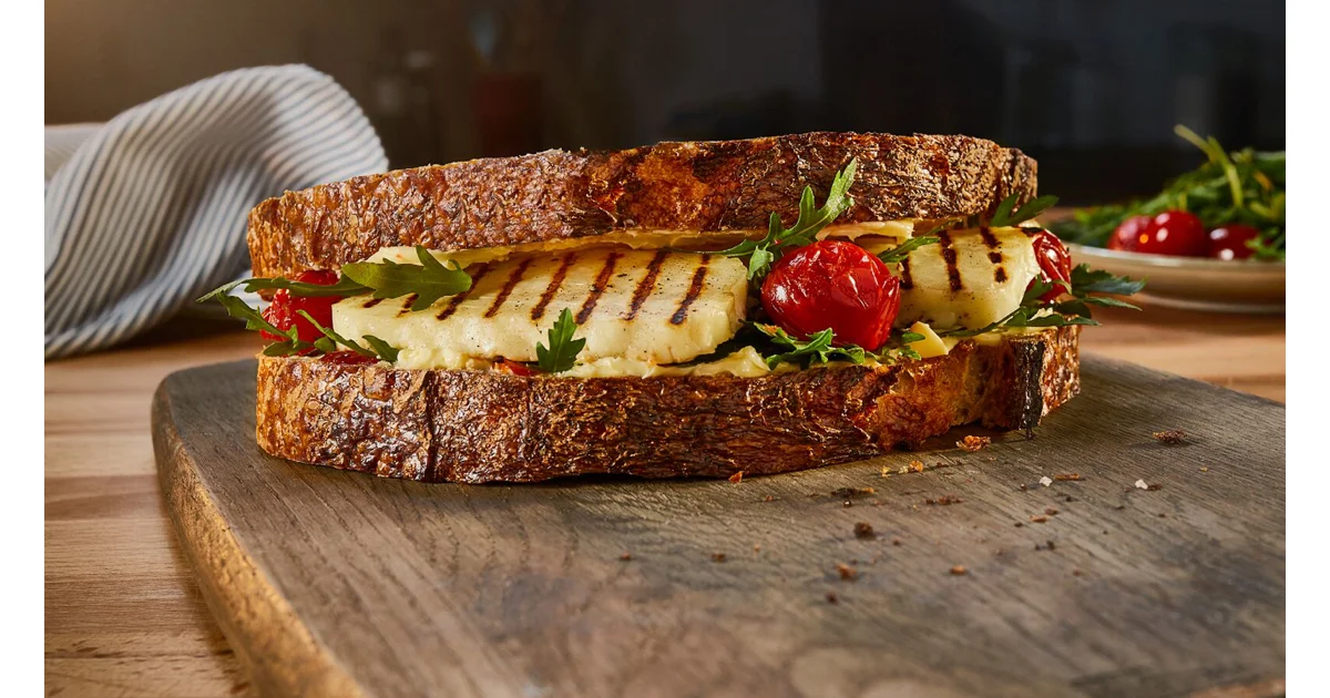 SANDWICH HALLOUMI E POMODORO