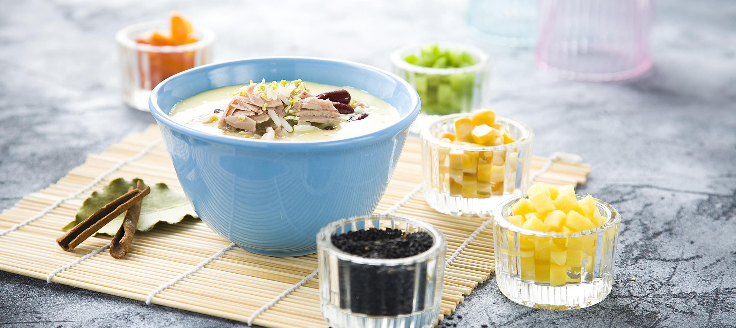 Nem og hurtig suppe med alverdens fyld