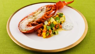 Nykokt hummer med grönsakscevice och korianderyoghurt