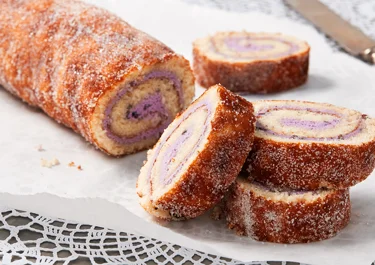 Rulltårta med kardemumma och blåbär