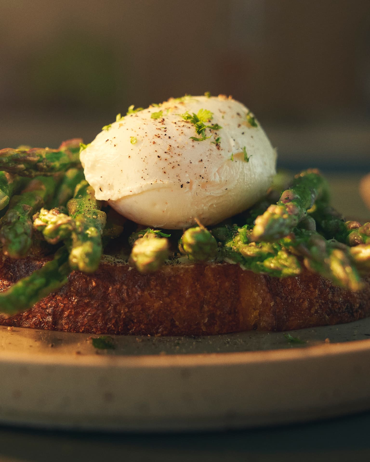 Poached egg with asparagus on buttery sourdough toast 
