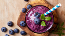 Smoothie with Cardamom and Blueberries