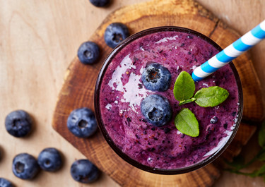 Smoothie with Cardamom and Blueberries