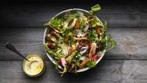 Skördesallad med gräddig dressing