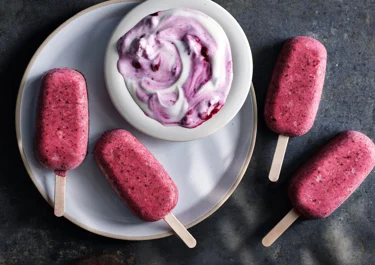 Frozen berry Greek yogurt