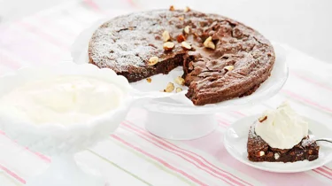 Kladdkaka med hasselnötskaramell