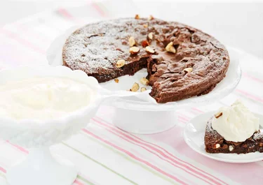 Kladdkaka med hasselnötskaramell
