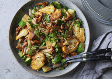 Pasta med krämig svampsås och halloumi