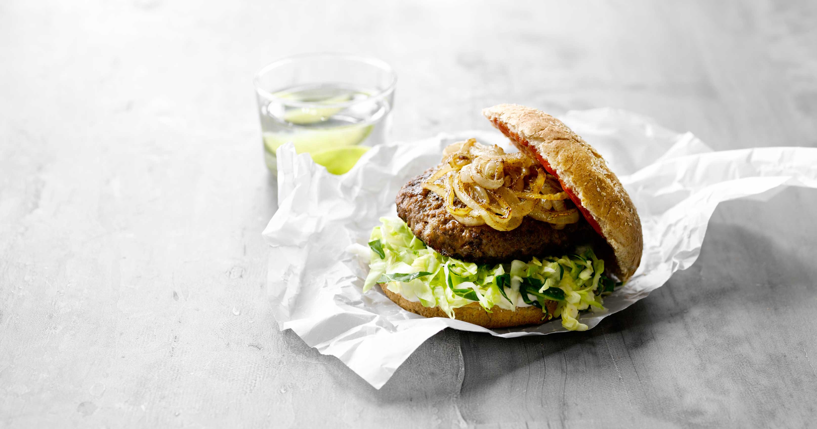 Cheeseburger med stegte løg