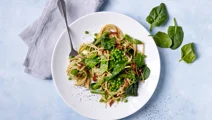 Spaghetti med bacon og asparges