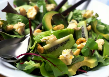 Fruktig sallad med ost och nötter