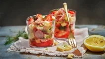 Svensk ceviche med ost och marinerade jordgubbar