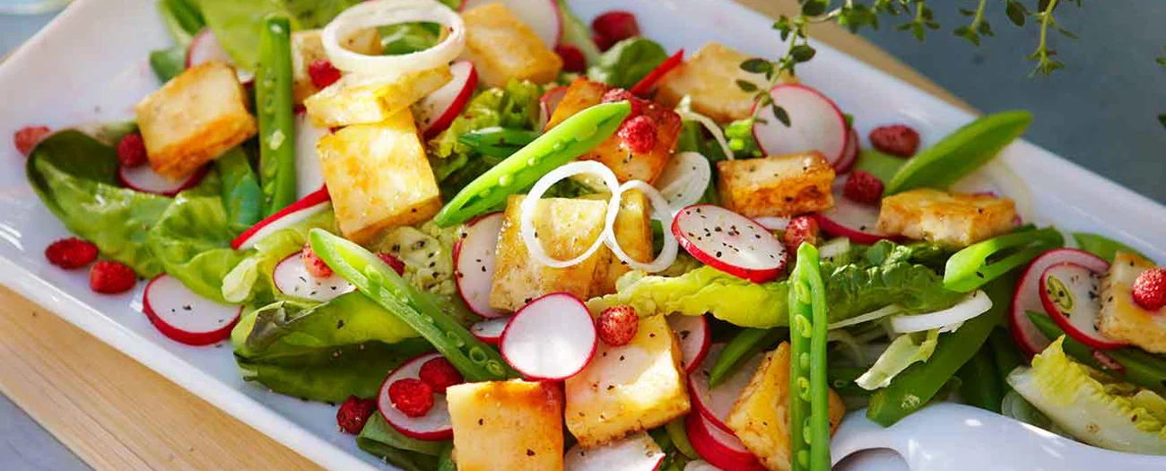 Ostsallad med smultron