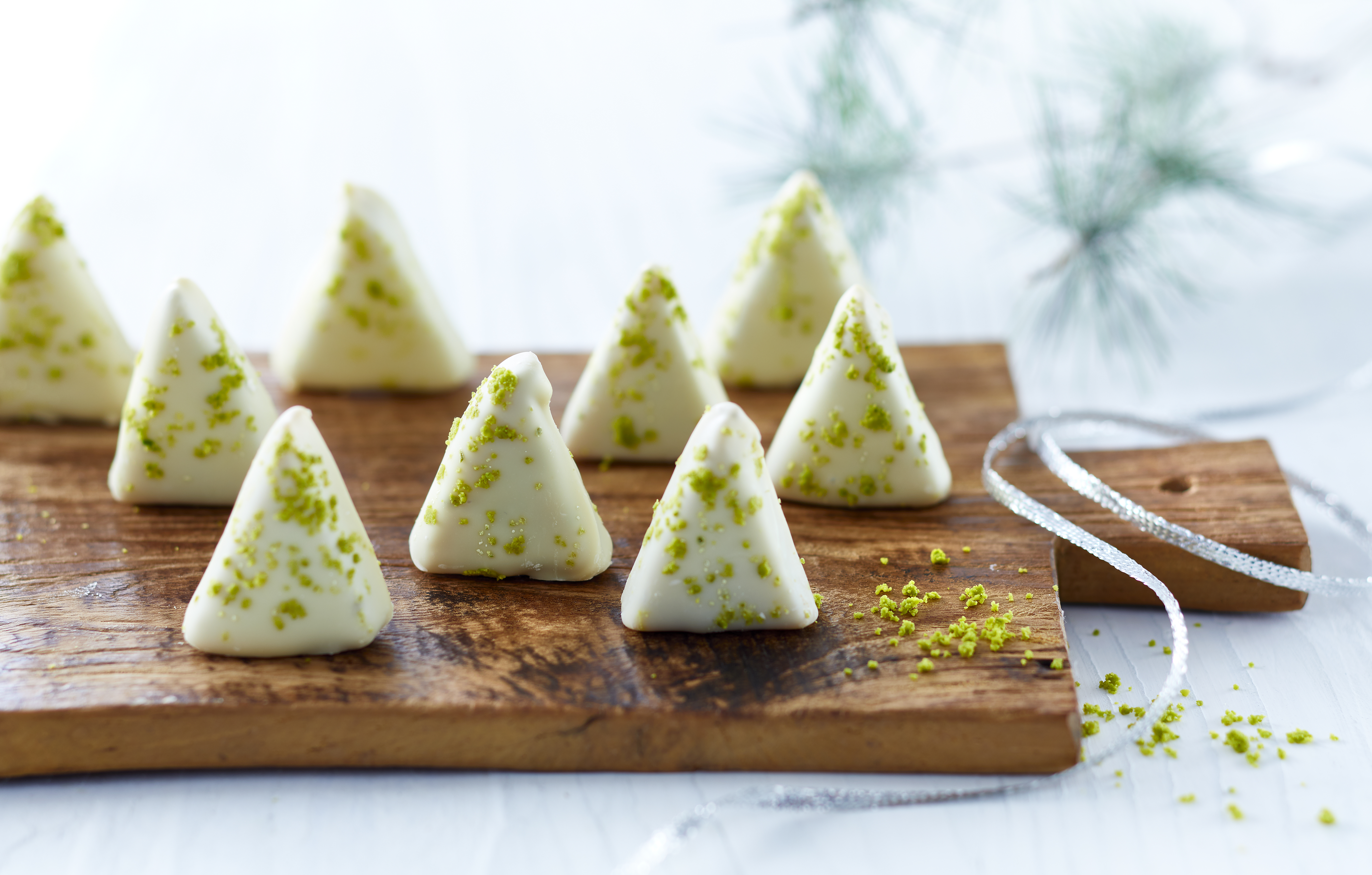 Marsipankonfekt med lakrits, citron och vit choklad