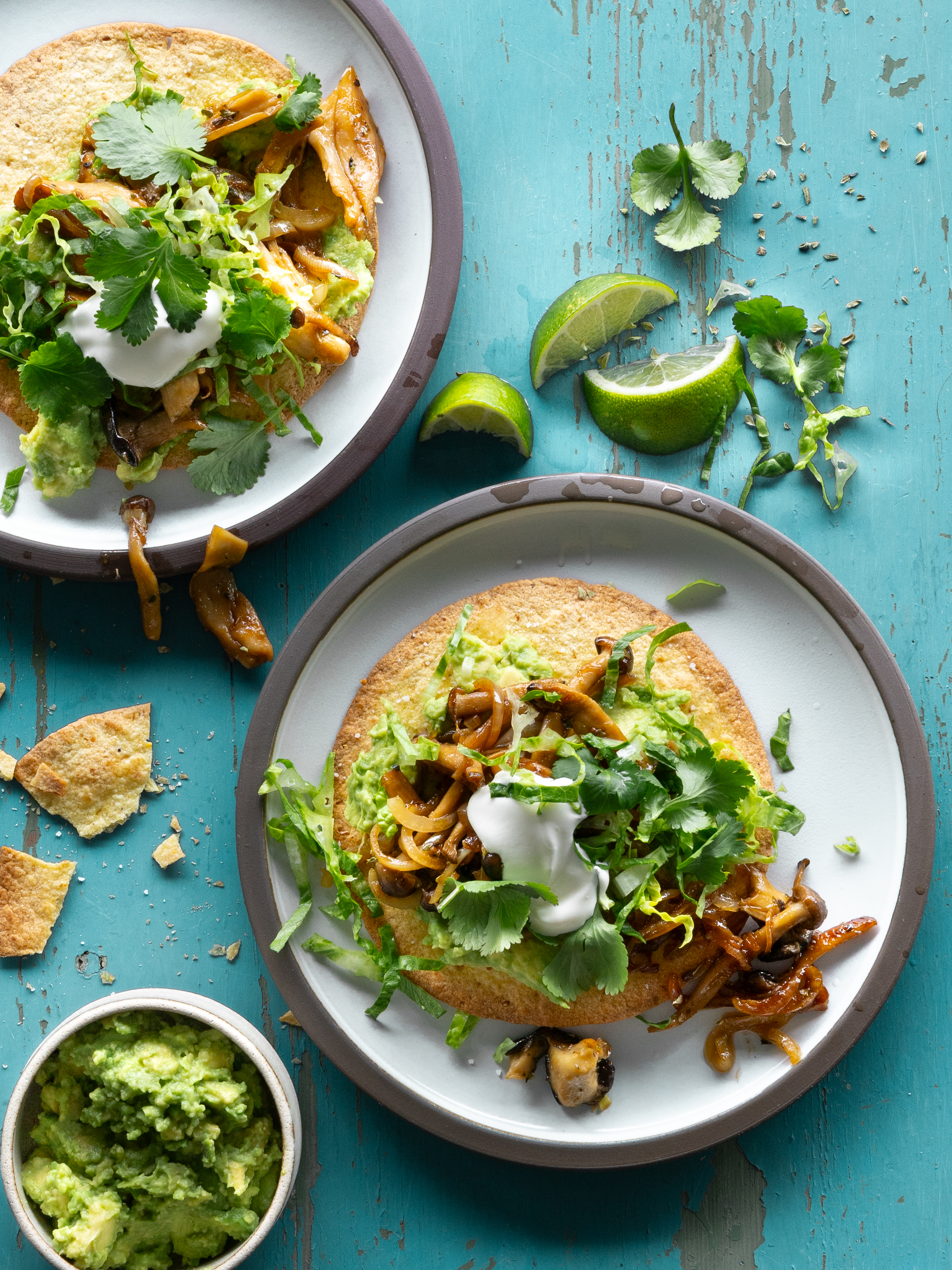 Sprøde tostadas med stegte svampe 