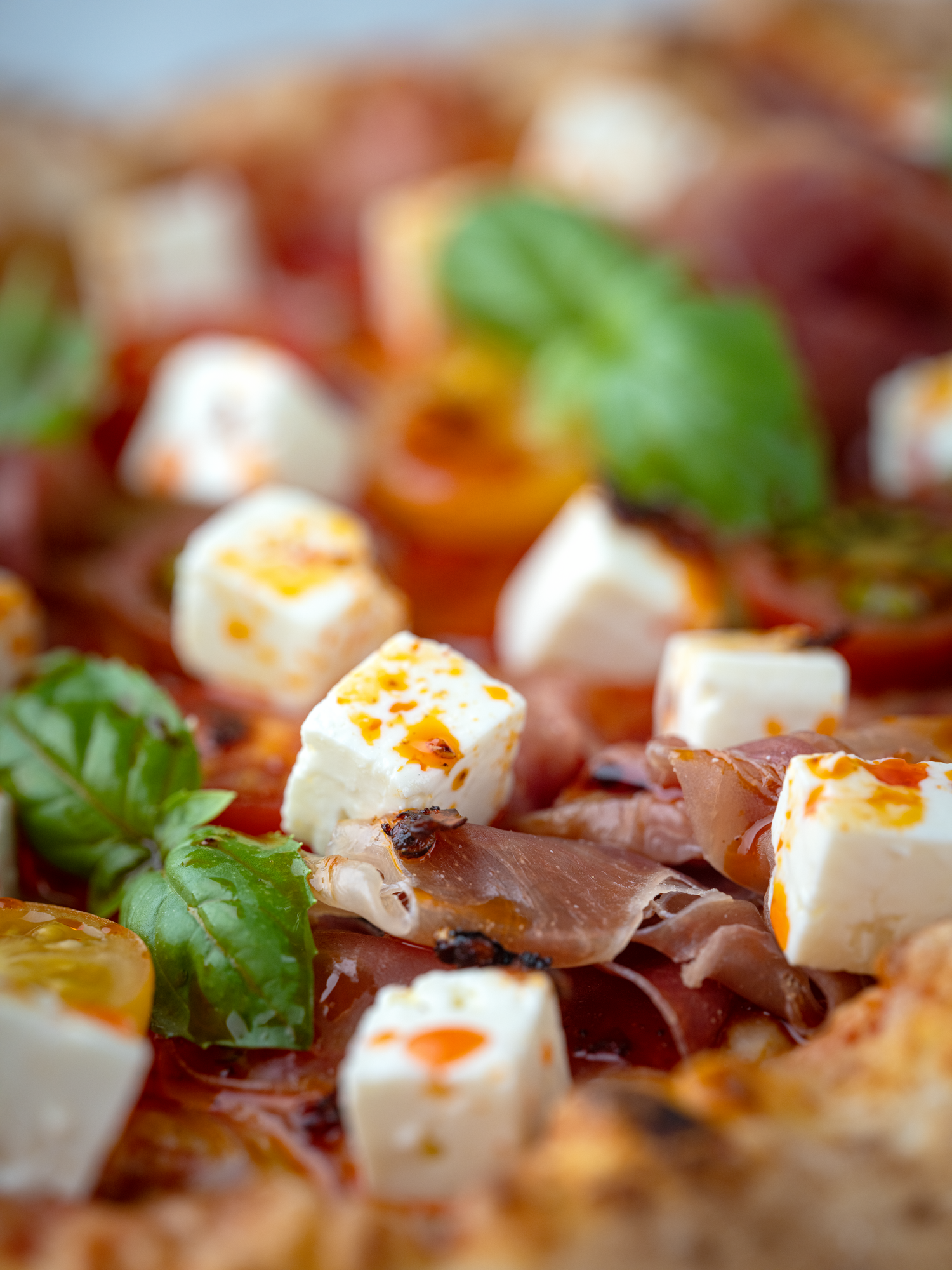 Pizza épicée au serrano & fromage