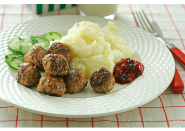 Köttbullar med potatismos - svenske kødboller med kartoffelmos