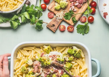 Cheesy ham and broccoli pasta