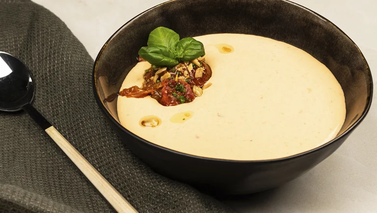 Punainen pesto-juustocreme