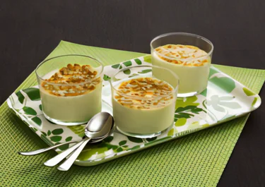 Gräddfilspannacotta med passionsfrukt
