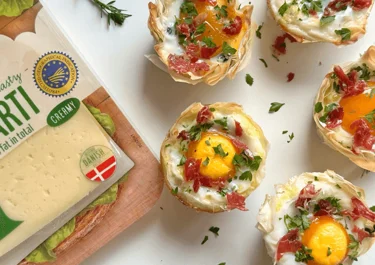 Cestas filo con Arla Havarti cremoso, espinacas, huevo y virutas de jamón