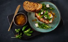 FRISCHKÄSE-SANDWICH MIT INDISCHEM TOUCH