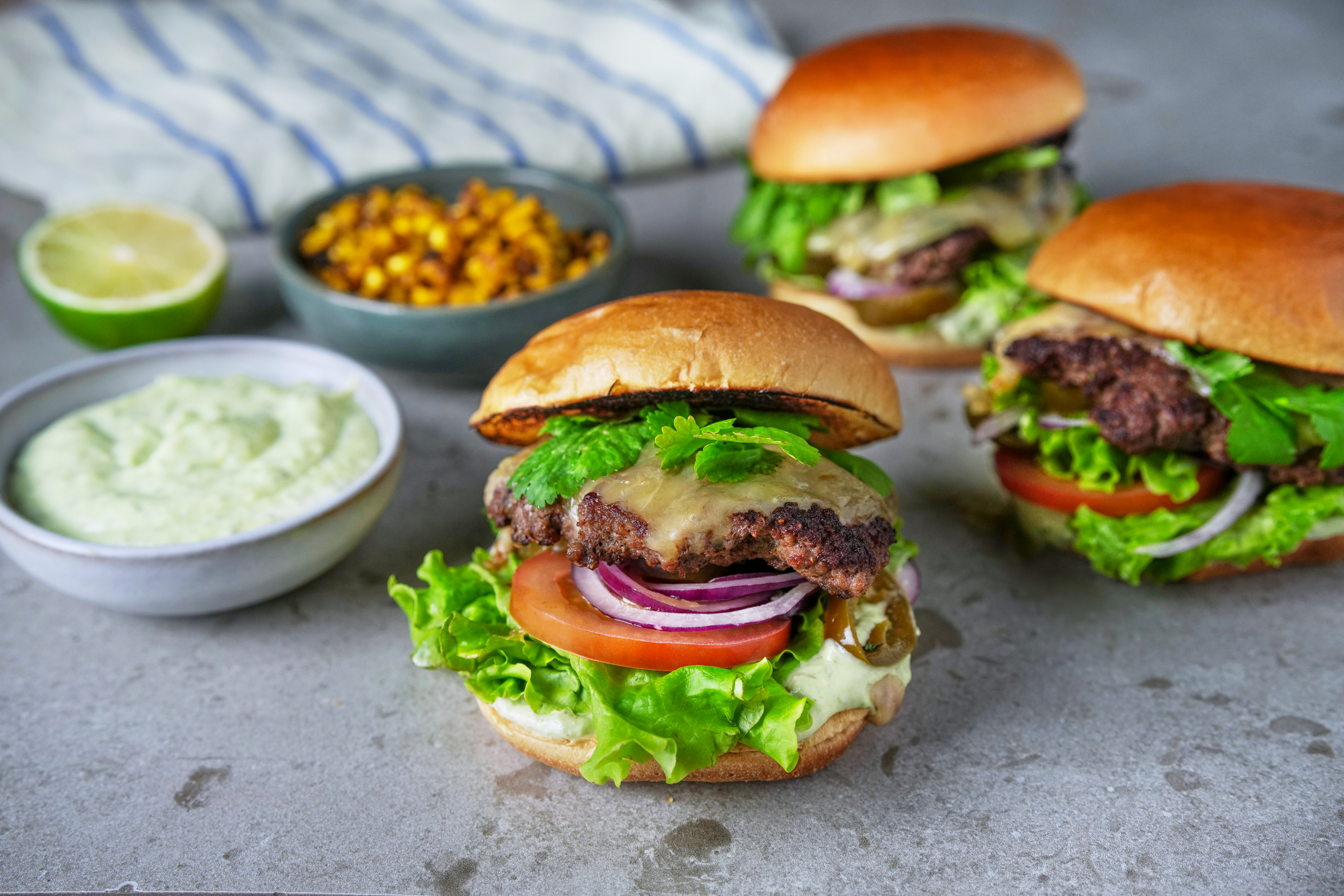 Tacoburgeri avokado­täytteellä