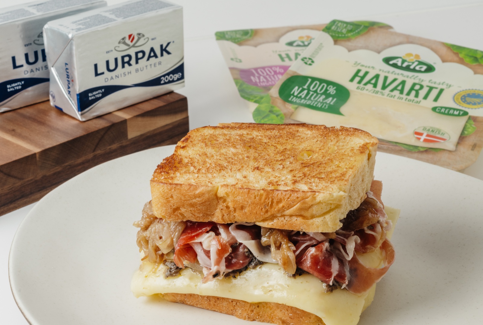 Sándwich trufado de pan Brioche con jamón ibérico y Arla Havarti
