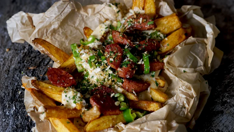 Loaded Fries mit Käsesauce Monterey Jack