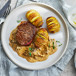 Oxfilé med trattkantarellsås och hasselbackspotatis