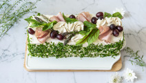 Herkullinen kinkkuvoileipäkakku
