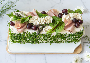 Herkullinen kinkkuvoileipäkakku