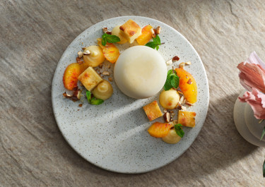 Vaniljparfait med citrussallad och mandelkaka