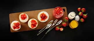 Smooth Strawberry Parfait With Cream