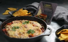 Chili au fromage cuit au four dans la poêle