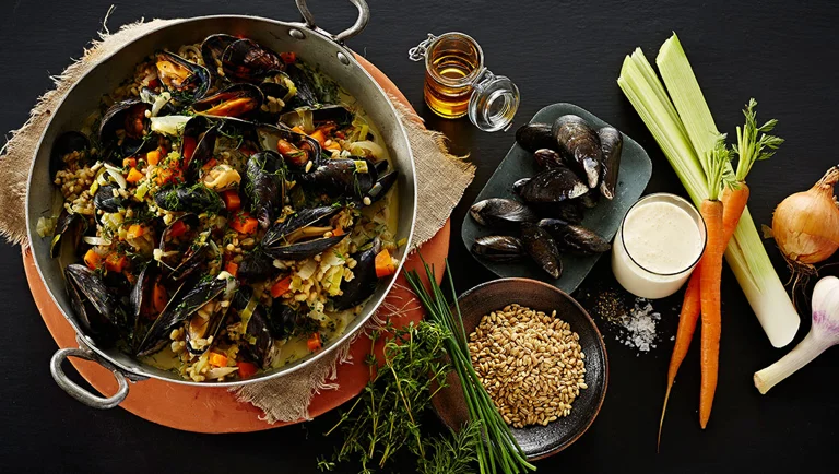 Nordisk paella med 4 slags løg og blåmuslinger