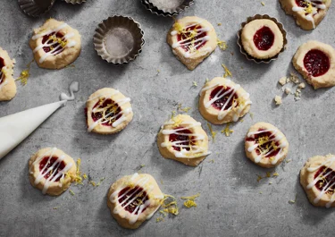 Hallongrottor med citronglasyr