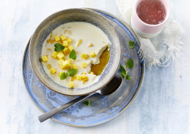 Panna cotta med limeblade og mango