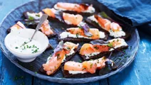 Ristet rugbrød med laks og limecreme