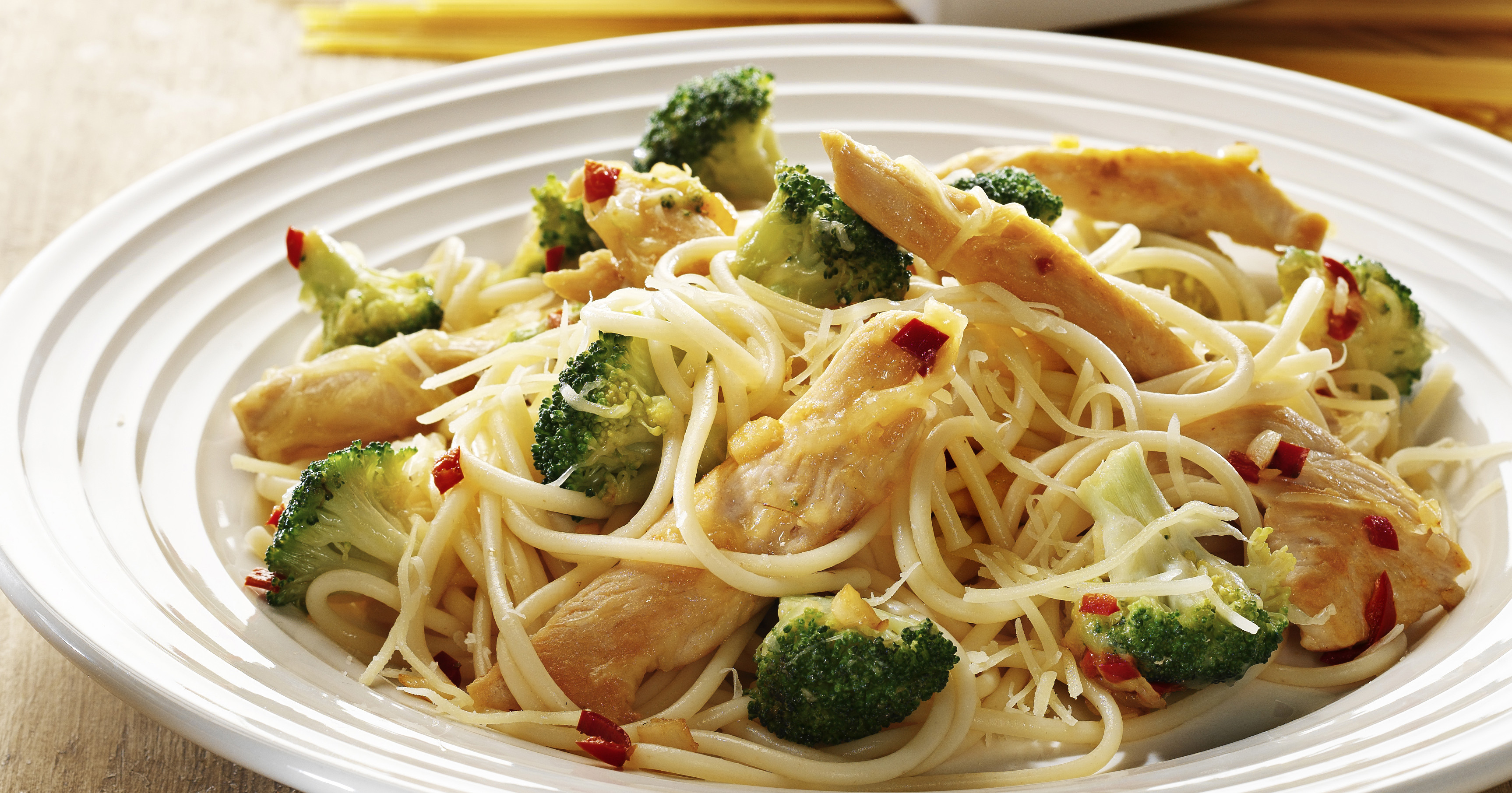 Pasta med kylling og broccoli