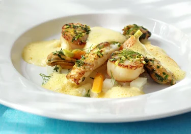 Kräftor och musslor med citron och vitlök