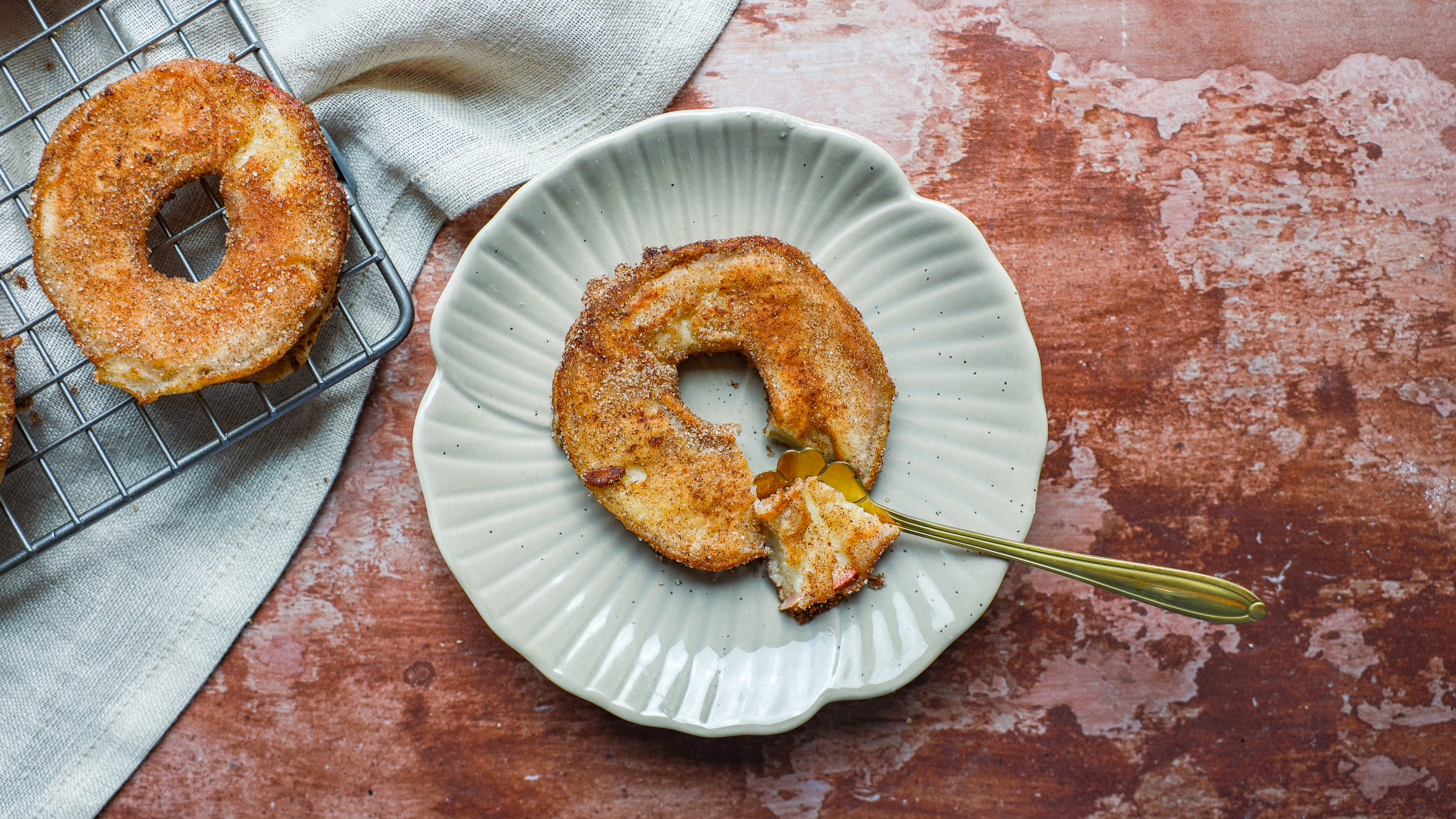 Apfelringe mit Zimt und Zucker