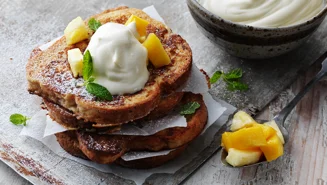 Fattiga riddare med vit chokladkräm